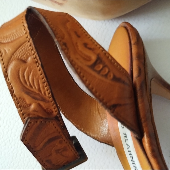 MANOLO BLAHNIK LEATHER WRAP AROUND ANKLE SANDALS - Picture 12 of 12